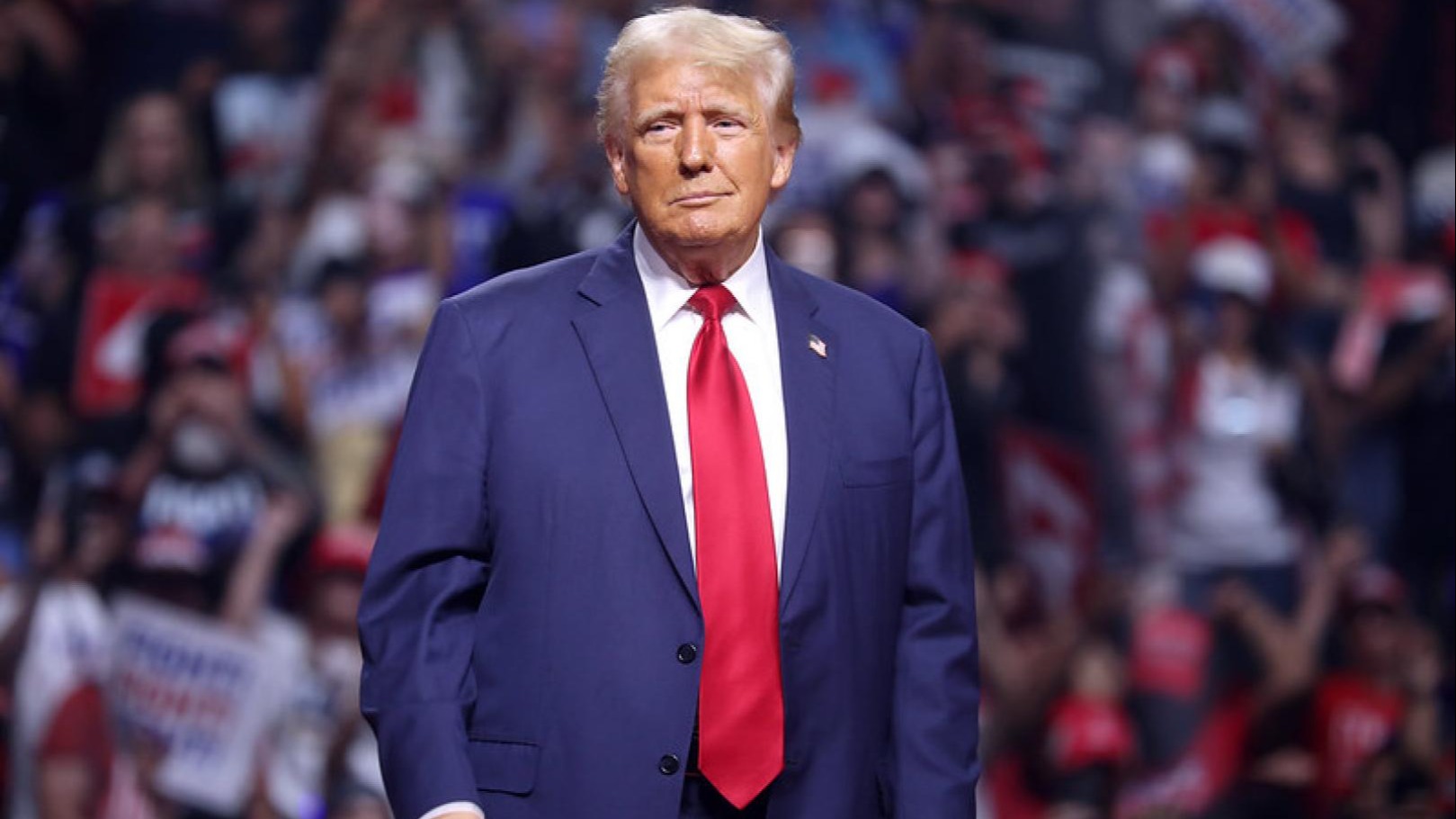 Guerra Tarifária: Trump Aposta na Riqueza dos EUA, Enquanto Brasil Busca Oportunidade