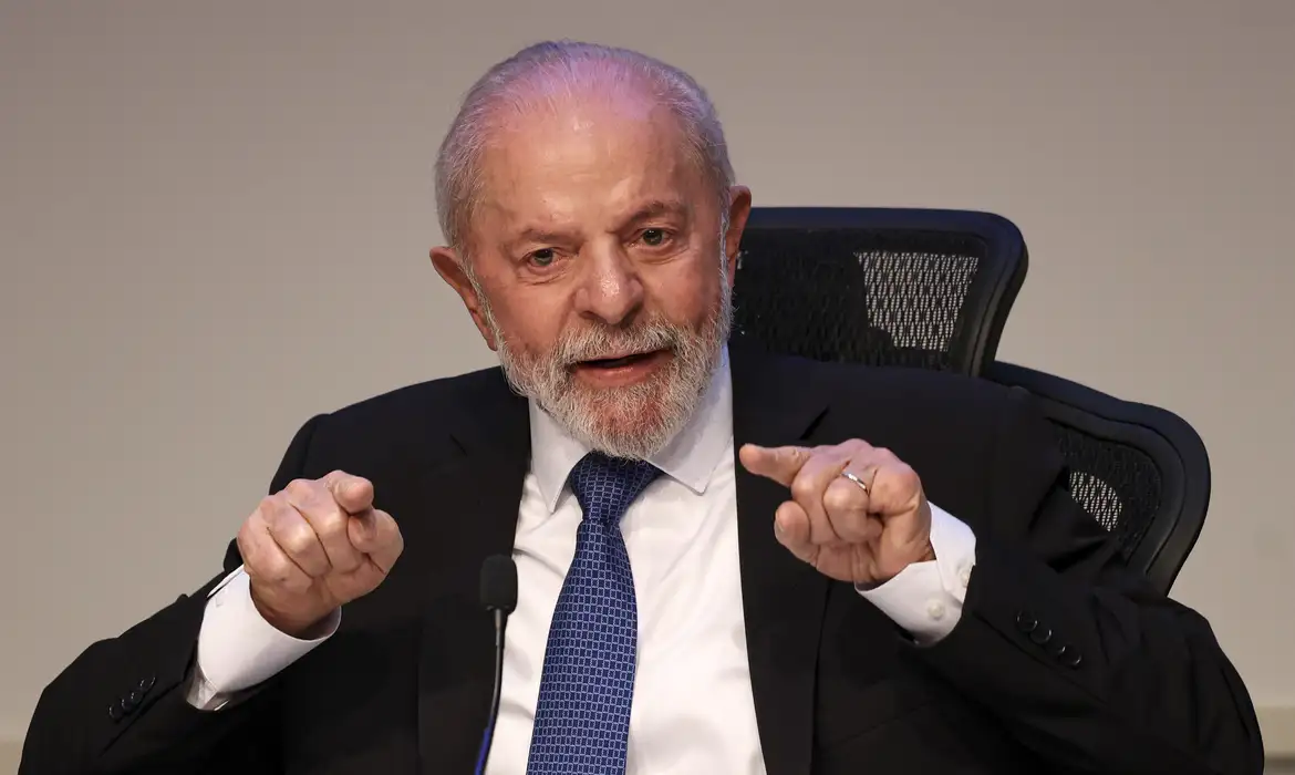 Lula Interrompe Queda, Mas Reprovação Supera Aprovação, Aponta Datafolha