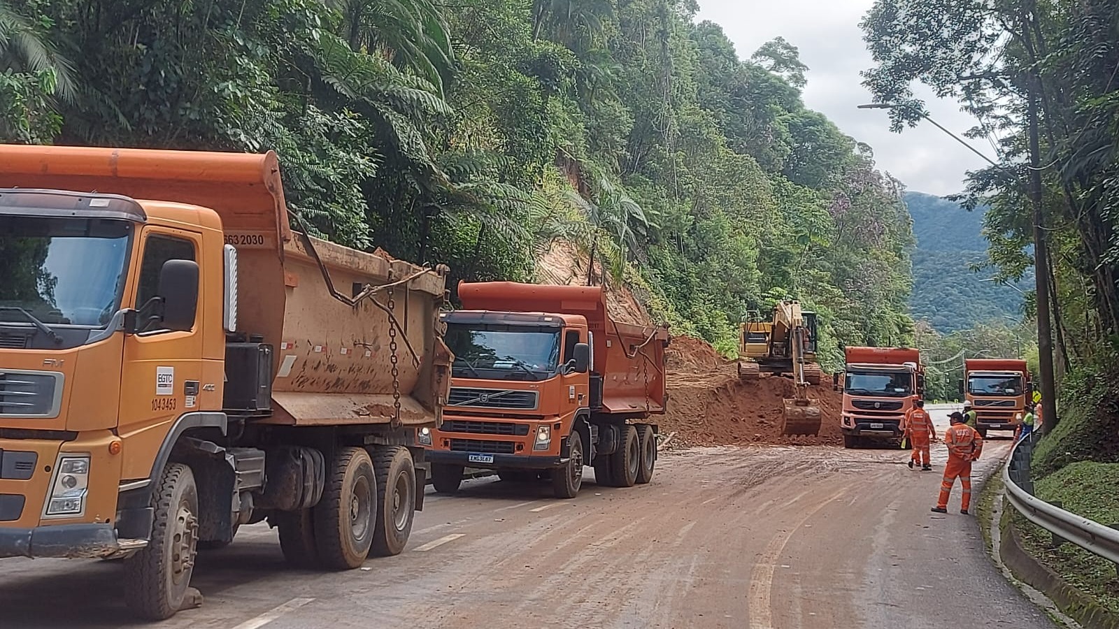 Tamoios Sob Alerta: Chuvas Intensas Mantêm Rodovia Interditada Há 36 Horas