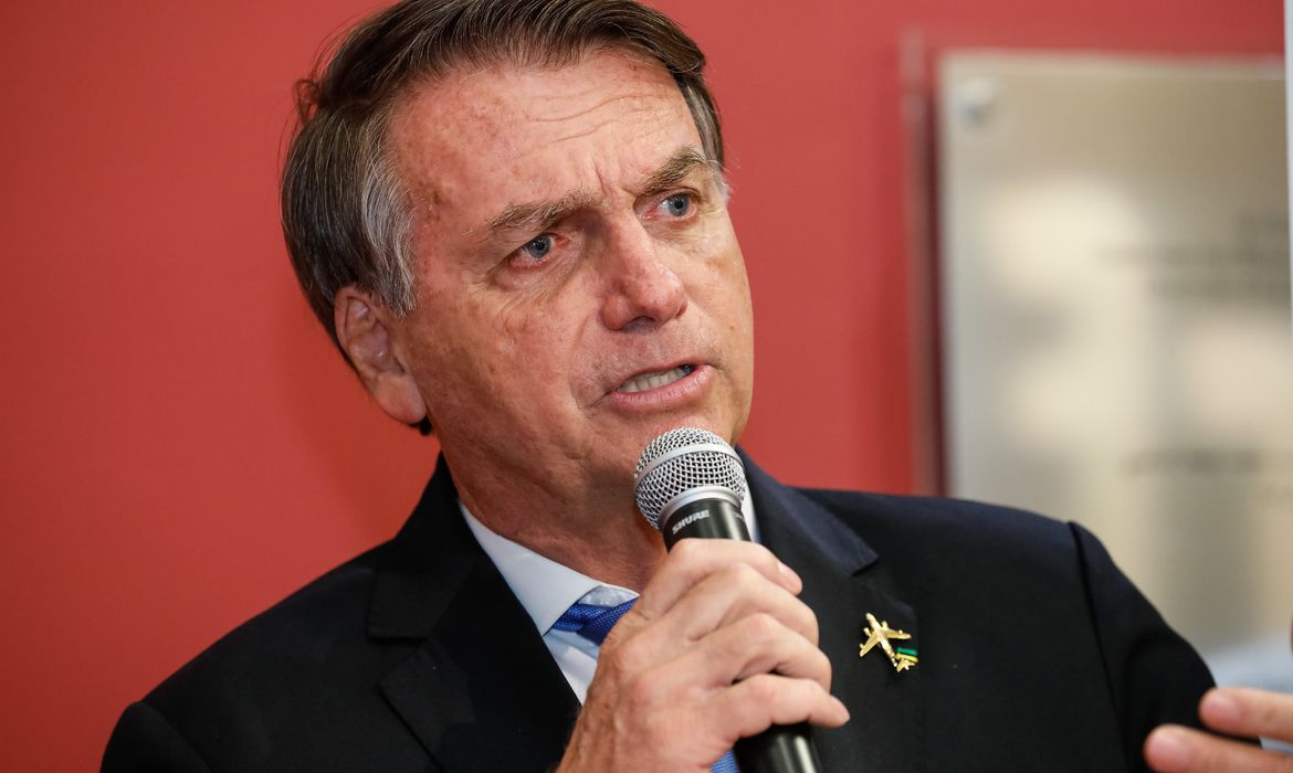 Datafolha Revela: Maioria dos Brasileiros Defende Prisão de Bolsonaro por Tentativa de Golpe
