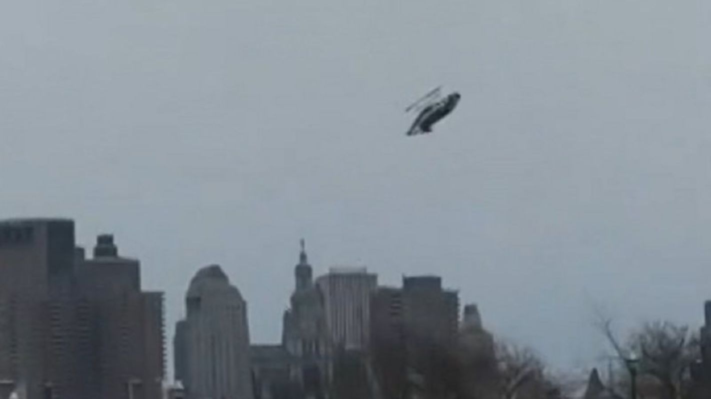 Helicóptero Cai no Rio Hudson e Deixa Seis Mortos em Nova York