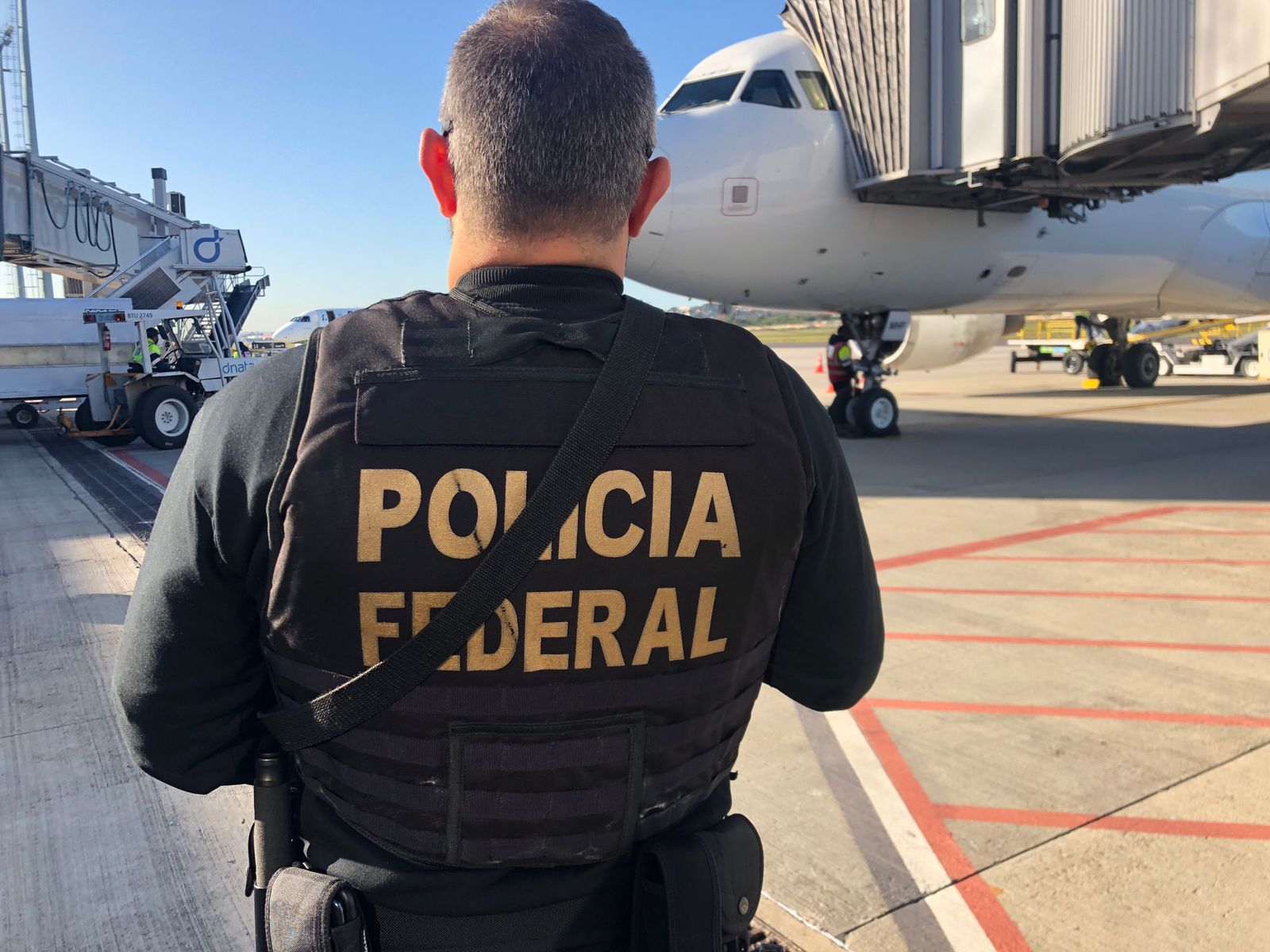 Voo com Deportados dos EUA Chega a Fortaleza; Um Preso pela PF