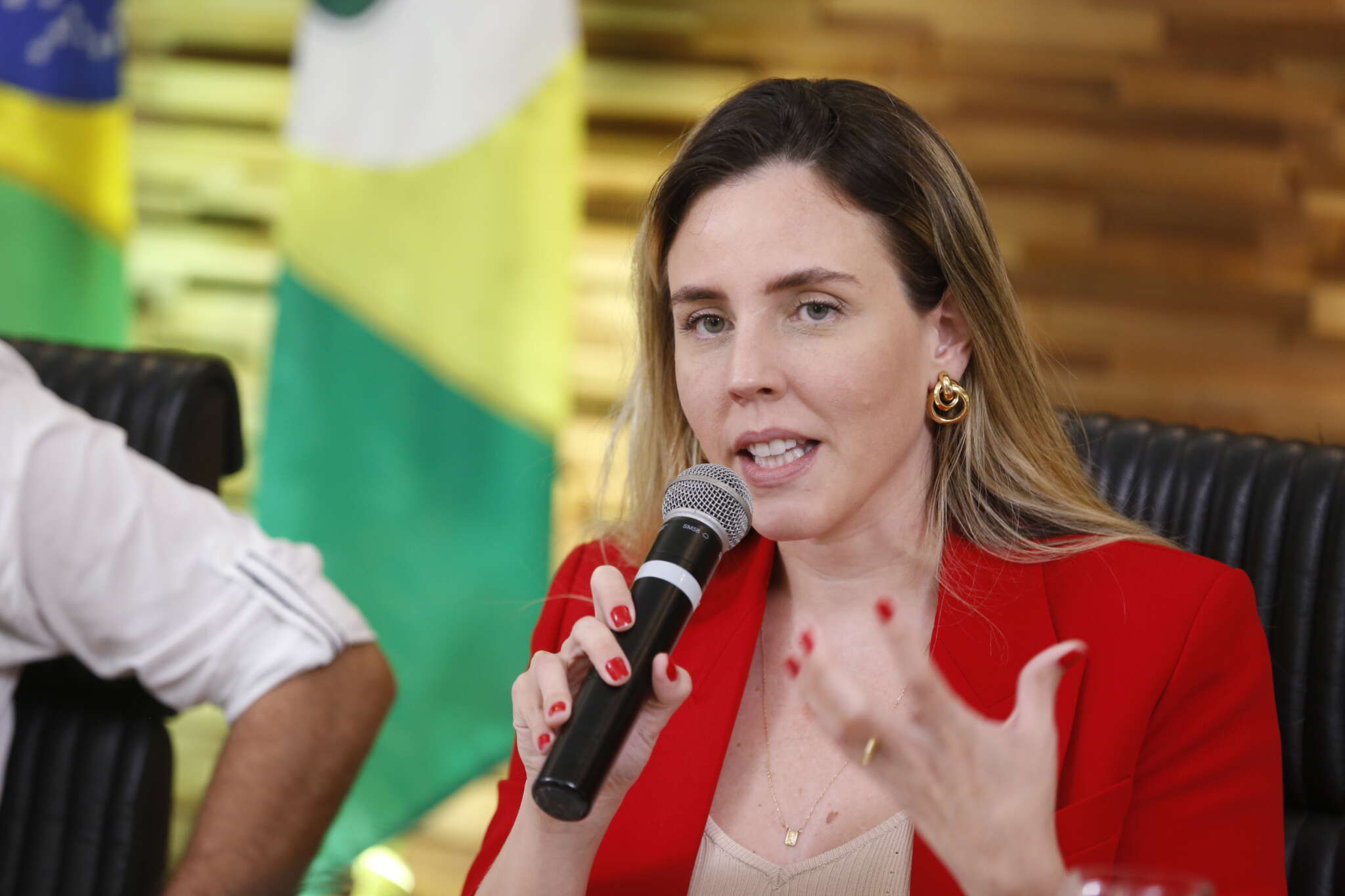 Jade Romero: Licença Prévia sob Escrutínio Acende Debate sobre Riscos Ambientais e Saúde Pública