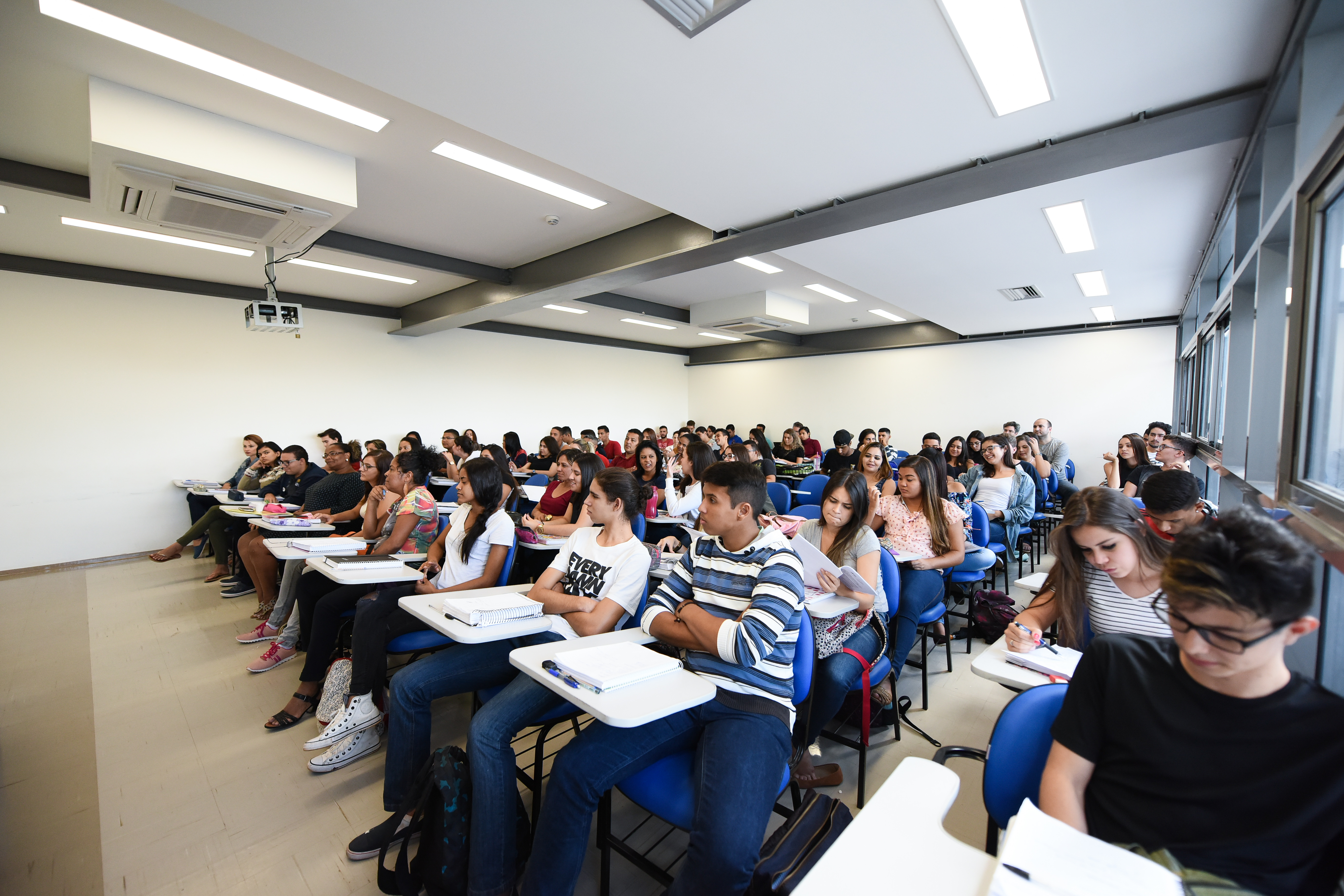 Enem 2024: Notas Históricas Baixas em Redação Acendem Alerta sobre Educação