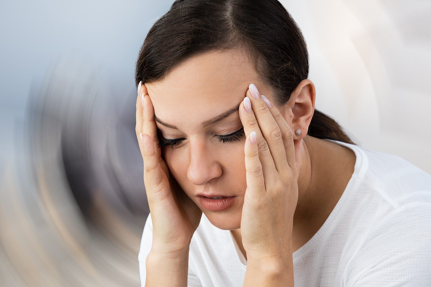 O Labirinto da Tontura: Um Sinal que Seu Corpo Tenta Te Dar (e a Ligação Surpreendente com a Enxaqueca)