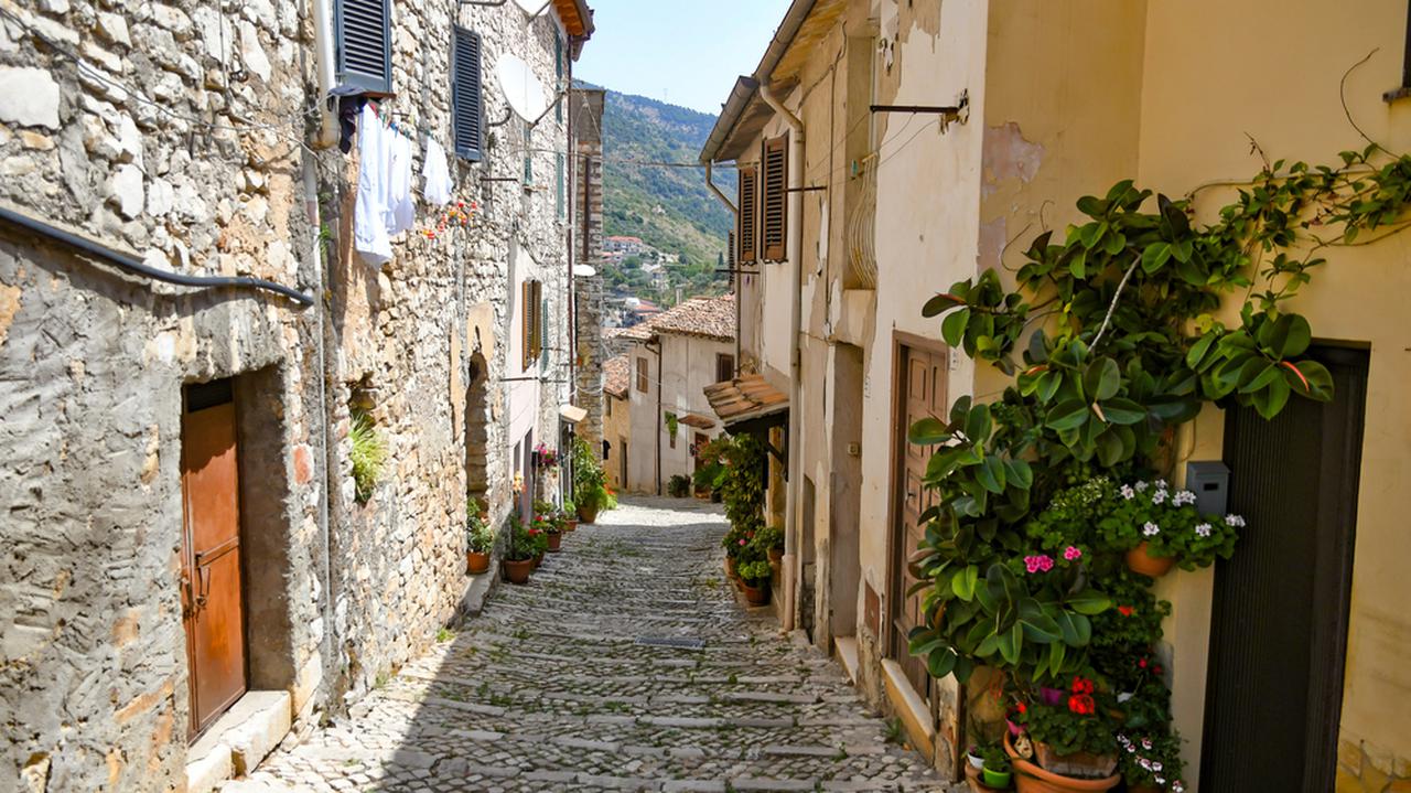 Sonho Italiano por €1: Cidades Oferecem Casas a Preço Simbólico – Descubra o Truque!