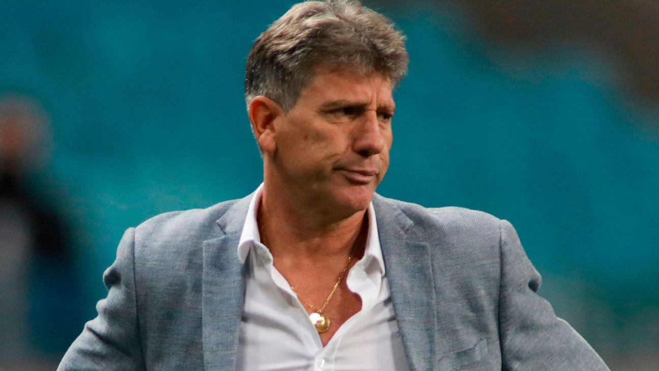 Renato Gaúcho critica gramado sintético: &quot;Risco para atletas e futebol&quot;