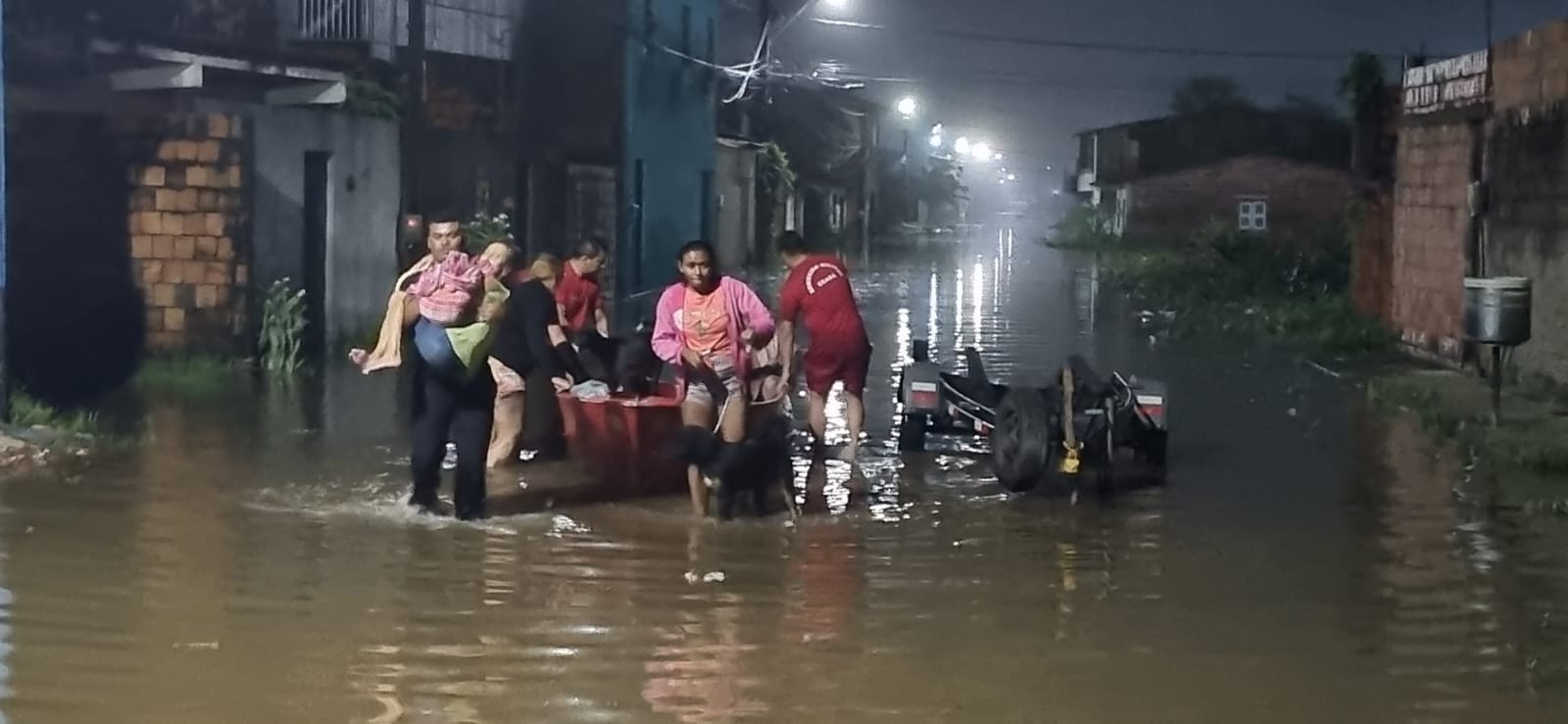 Caucaia Sob Água: 21 Mil Desabrigados e Casas Devastadas por Enchentes e Deslizamentos