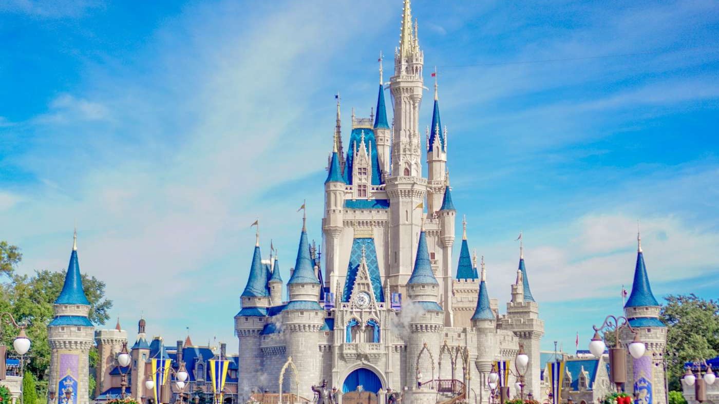 Ex-funcionário da Disney é condenado por hackear cardápios e colocar clientes em risco
