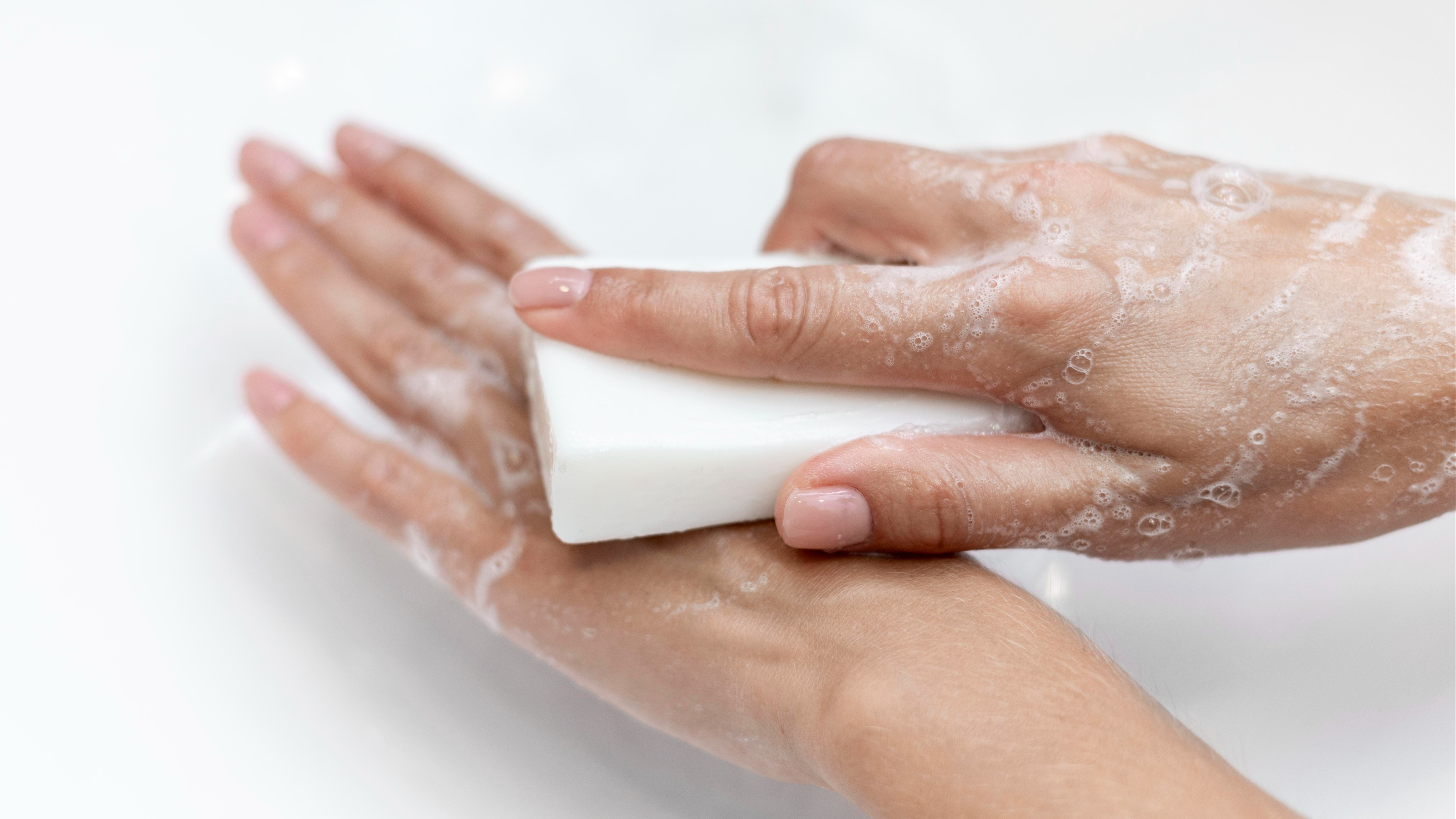 Erro comum no banho agrava ressecamento e eczema