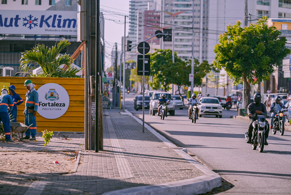 Avenida Heráclito Graça, em Fortaleza, tem tráfego totalmente liberado após obras de drenagem e requalificação