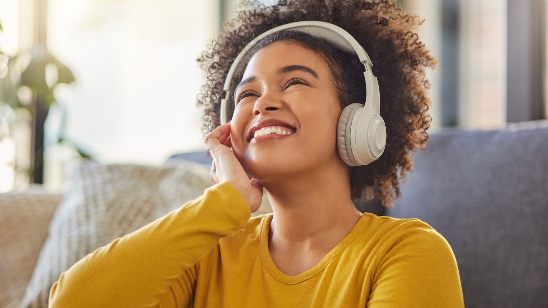 Quer Dar um "Up" no Humor? Neurocientista Monta Playlist da Alegria com Hits que Grudam na Alma!