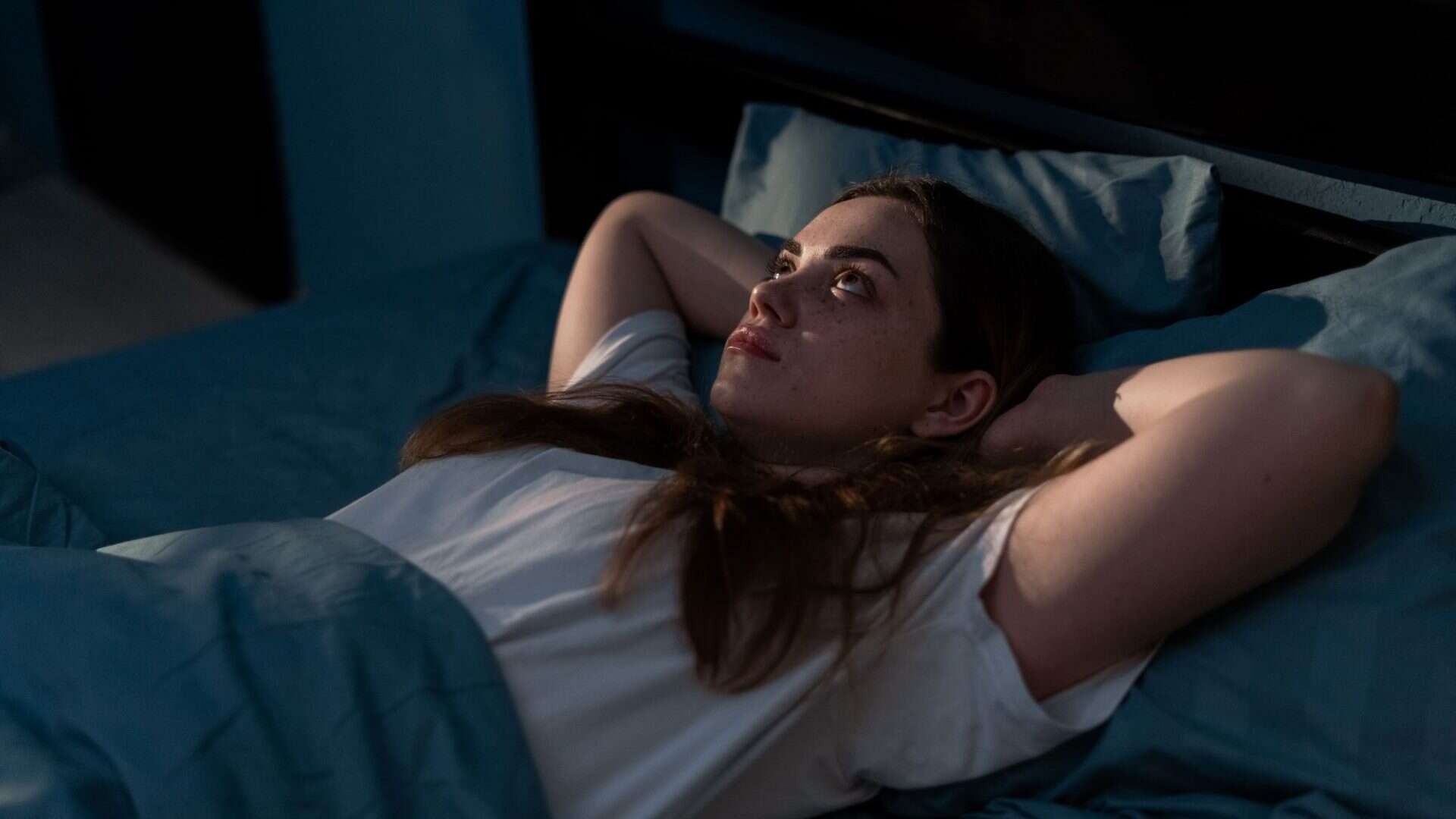 O Peso Invisível da Manhã: Entenda a Vontade Irresistível de Não Levantar da Cama (e o que é Clinomania)