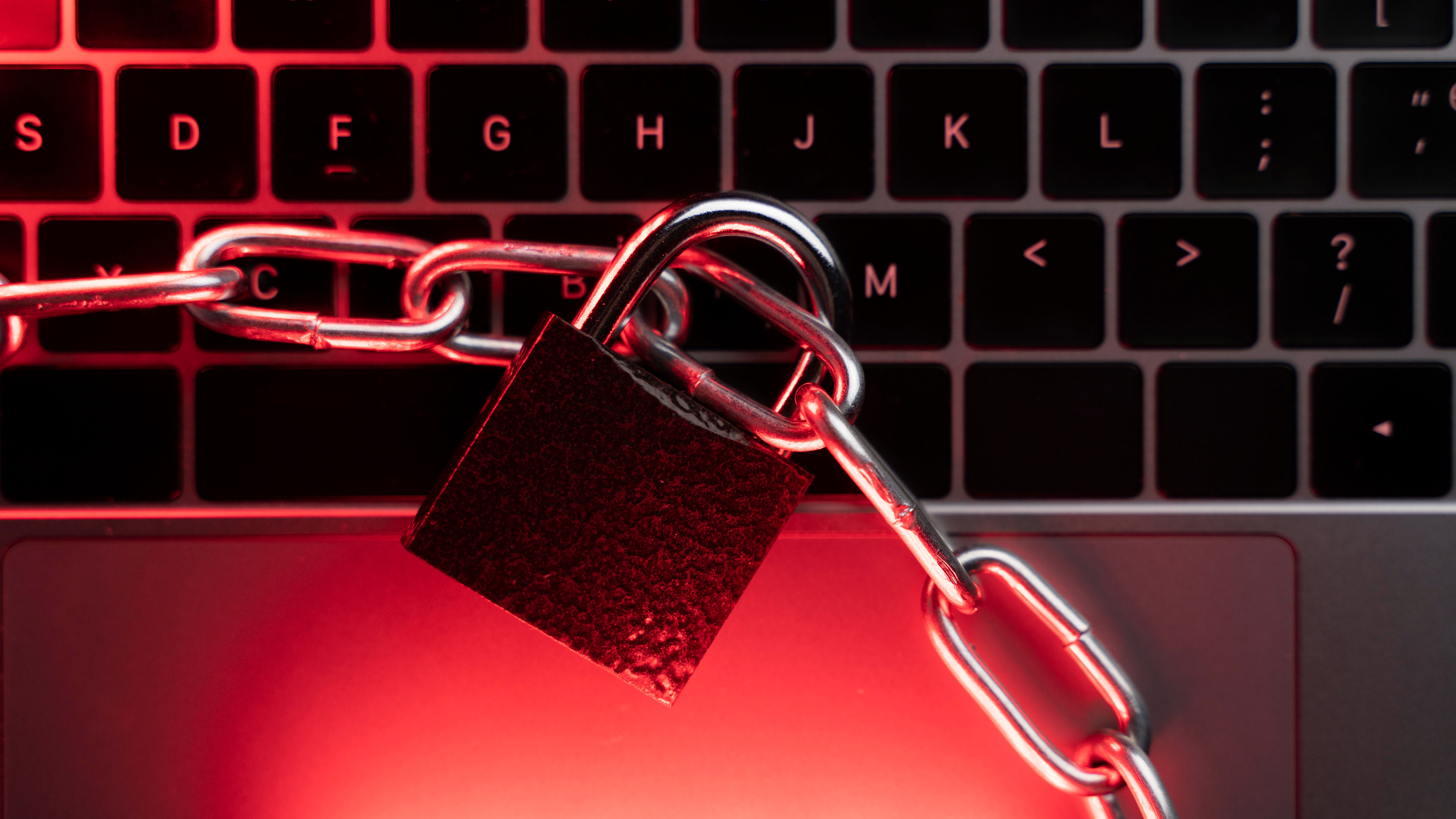 Vírus espião invade computadores e rouba dados digitados