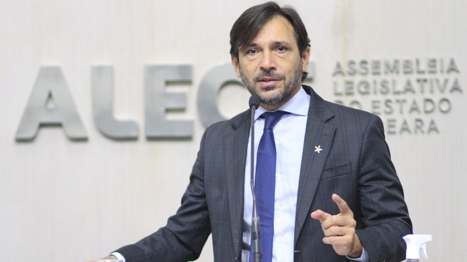 Líder do Governo avança com proposta para promoção na PM do CE