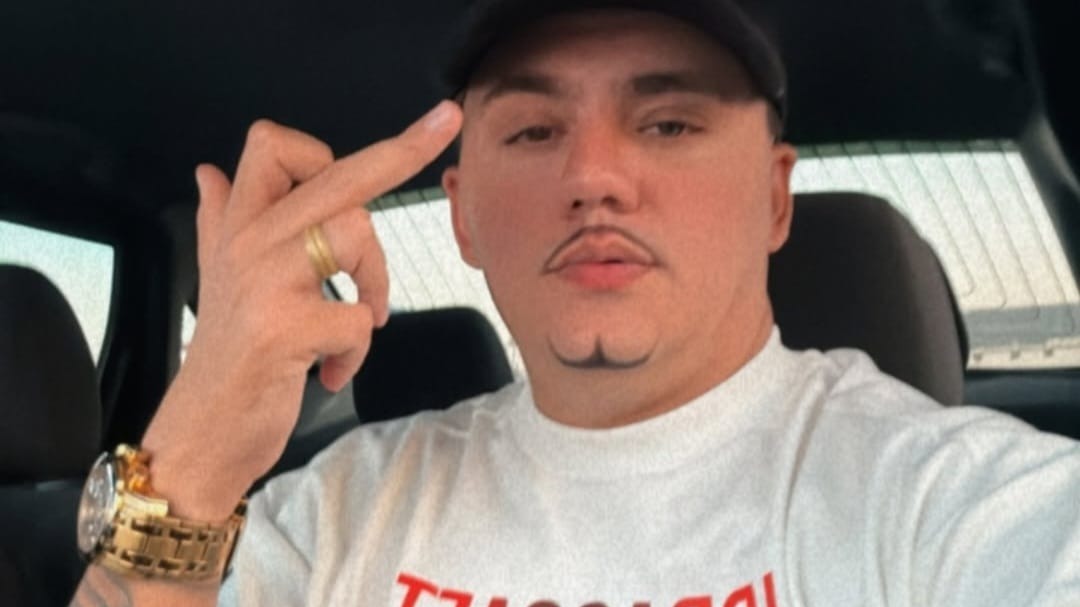 De Selfie no Avião à Prisão em Fortaleza: MC Dym É Detido ao Desembarcar na Capital Cearense!