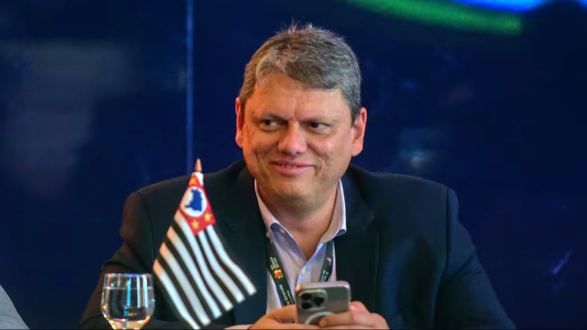 Tarcísio lidera presença digital; Michelle avança após fake news e polêmica