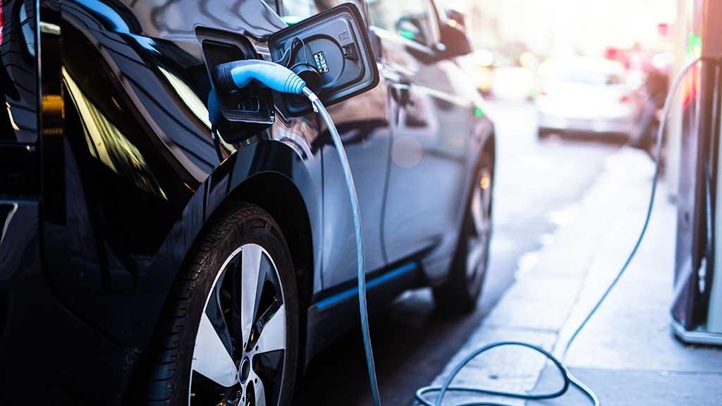 Ceará na Pista da Eletromobilidade: Vendas de Carros Elétricos Disparam, Mas Infraestrutura Exige Corrida!