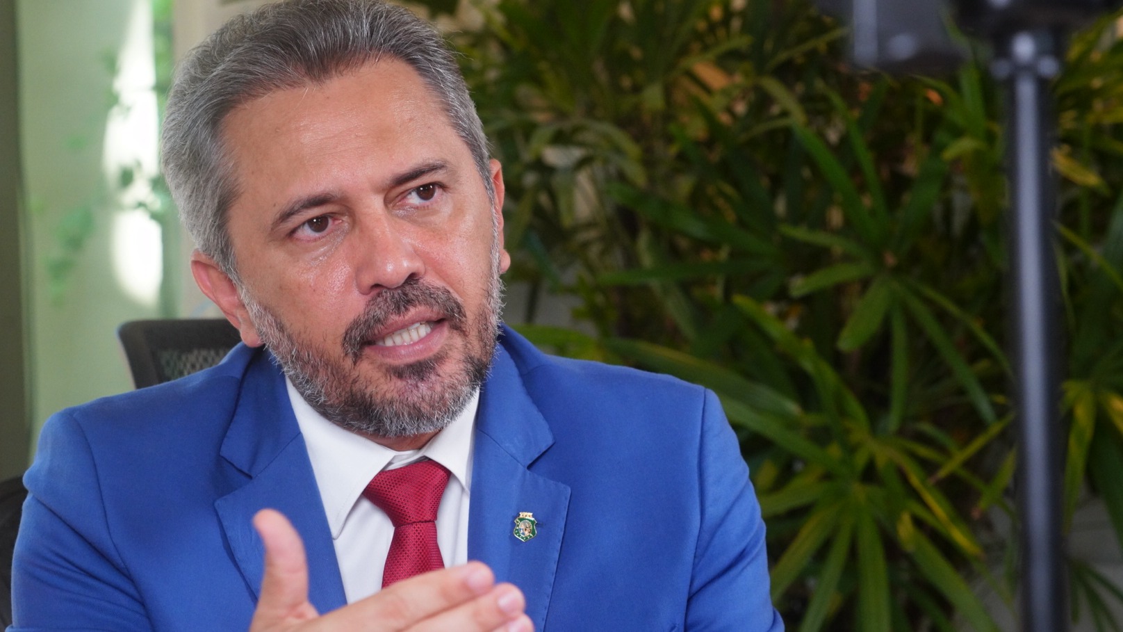 Elmano alerta: Ceará precisa de políticas sociais urgentes para frear avanço das facções