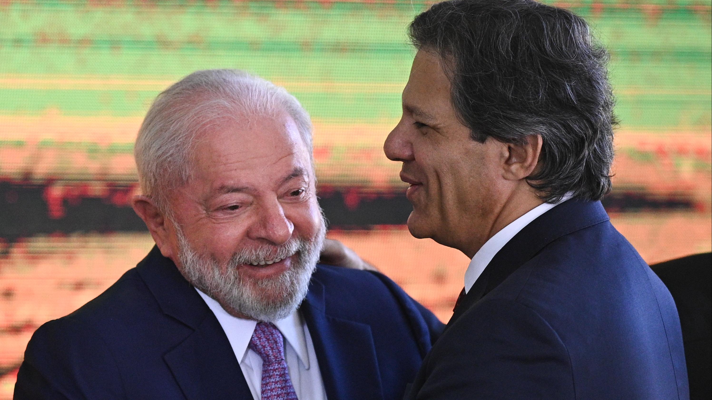 Governo admite 'alternativas' ao aumento do IOF sob forte pressão