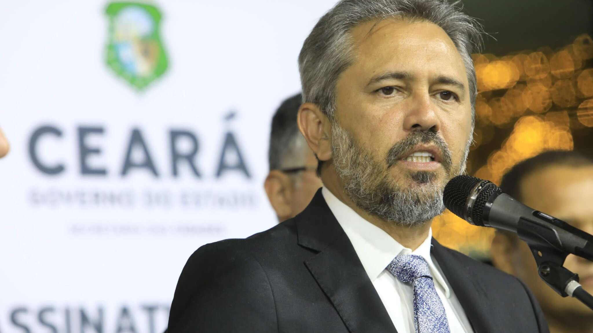 Governo do Ceará antecipa primeira parcela do 13º salário para injetar R$ 2 bi na economia