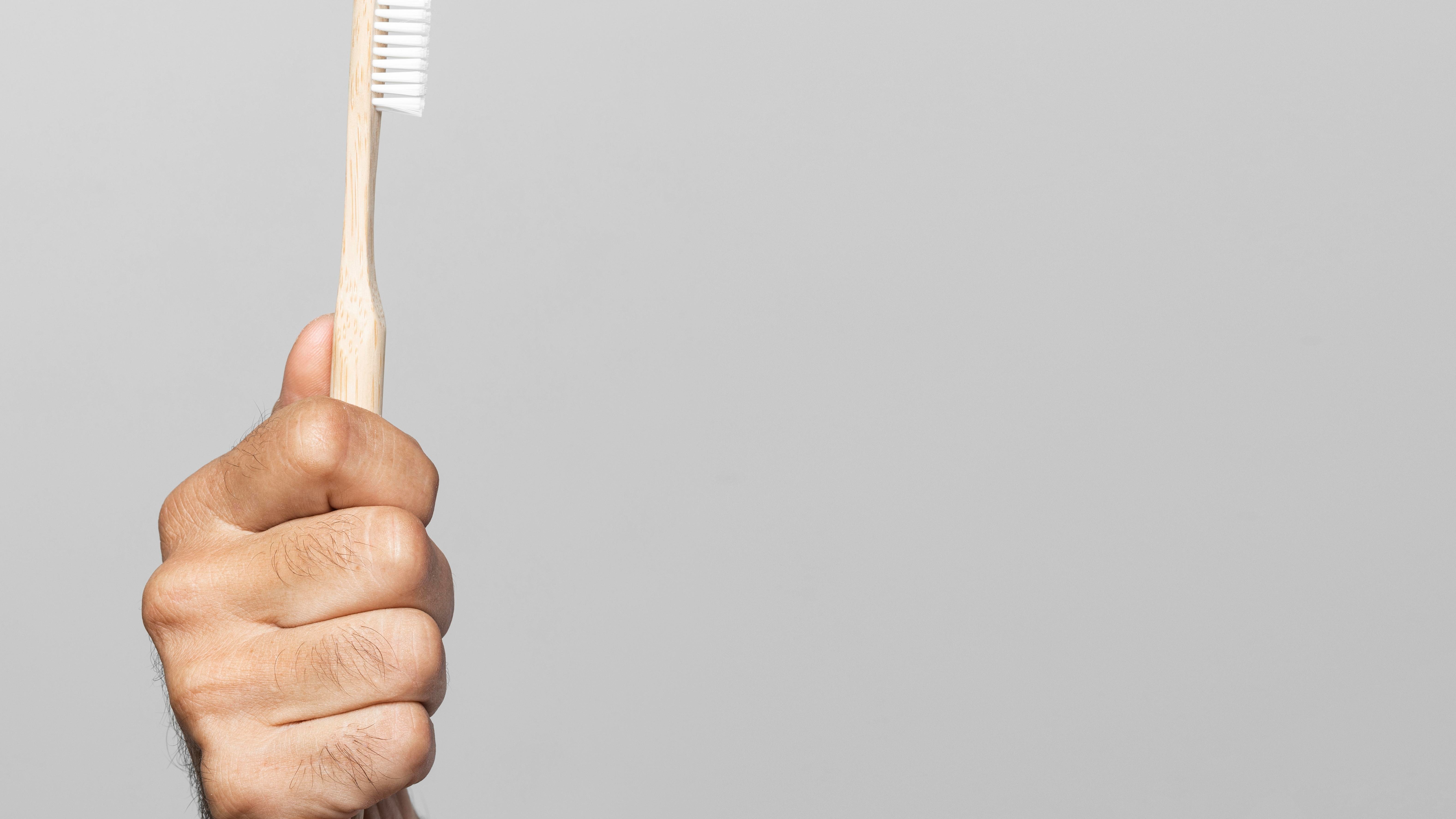 Mulher descobre traição do marido por meio de escova de dentes inteligente