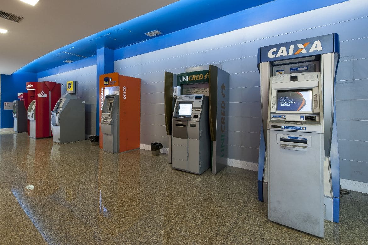 Pix da Caixa Sumiu? Clientes Relatam Débitos Sem Destino e Preocupação Aumenta com Pagamento do Bolsa Família!