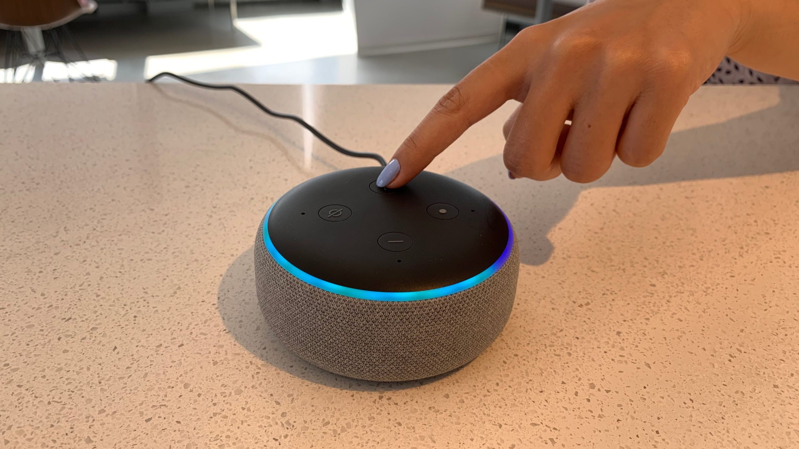 Agora os Americanos devem enviar mensagem da Alexa para a Amazon