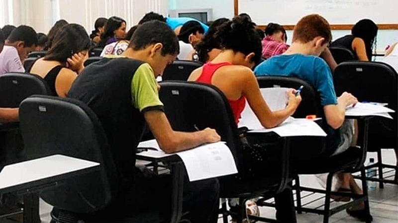 O Segredo do Ceará: Escola Pública do Interior DÁ UM SHOW e Conquista o Brasil no ENEM!