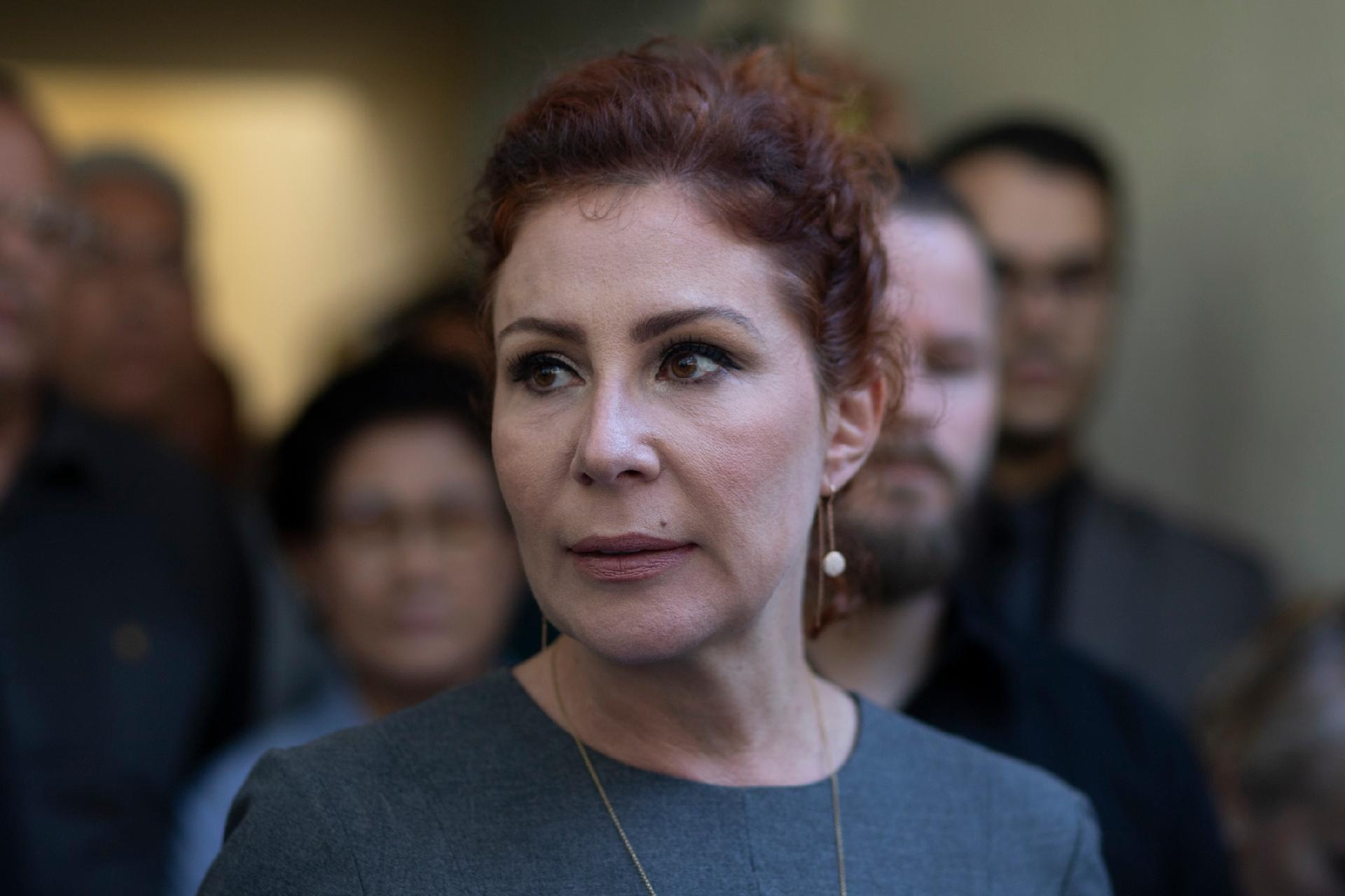 Imagem de destaque: O Sumiço da Deputada: Ela Está Sumida, Mas Ainda Ataca nas Redes Sociais!