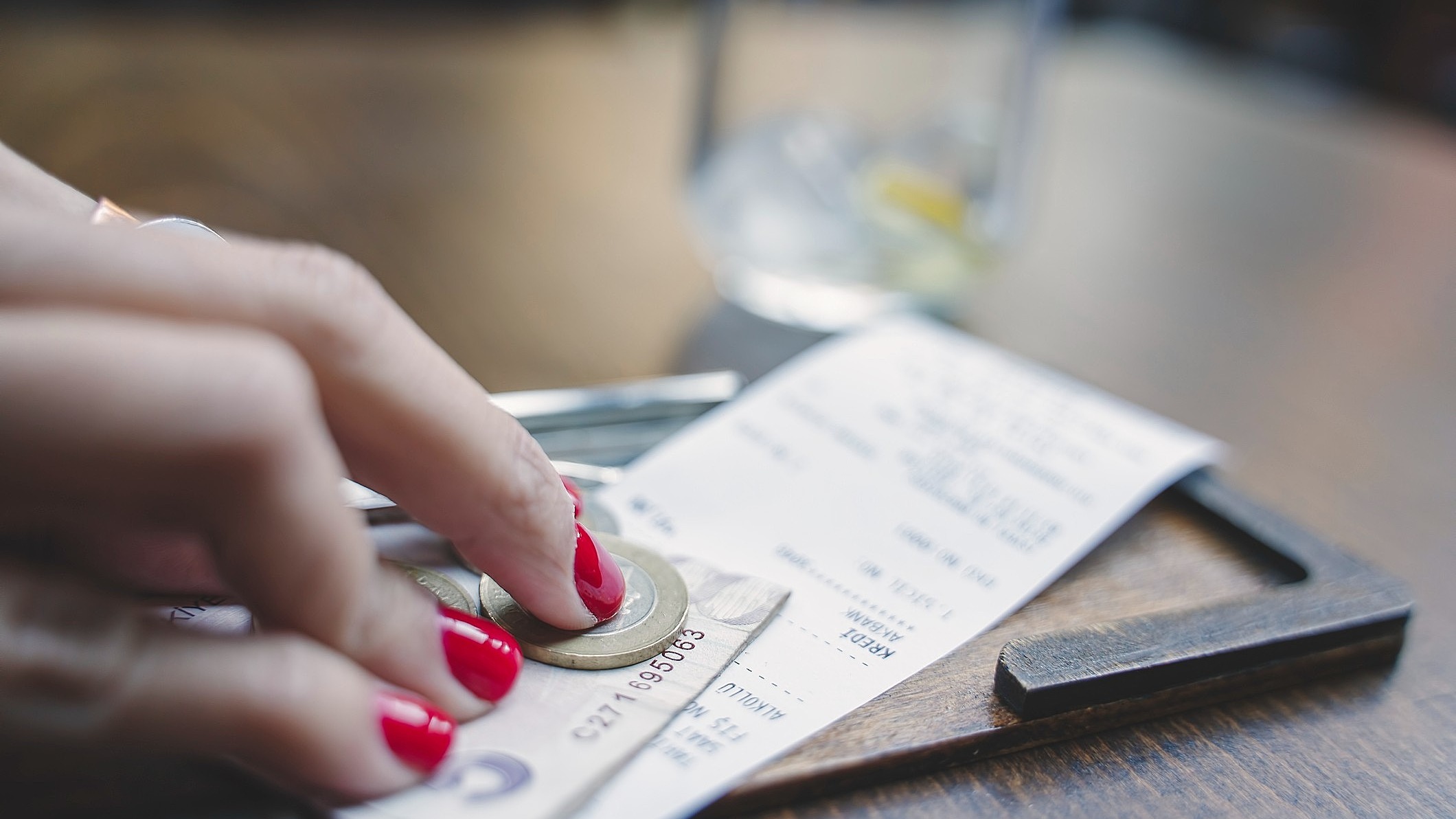 Taxa de Serviço: O que se Esconde por Trás da Sua Conta em Bares e Restaurantes?