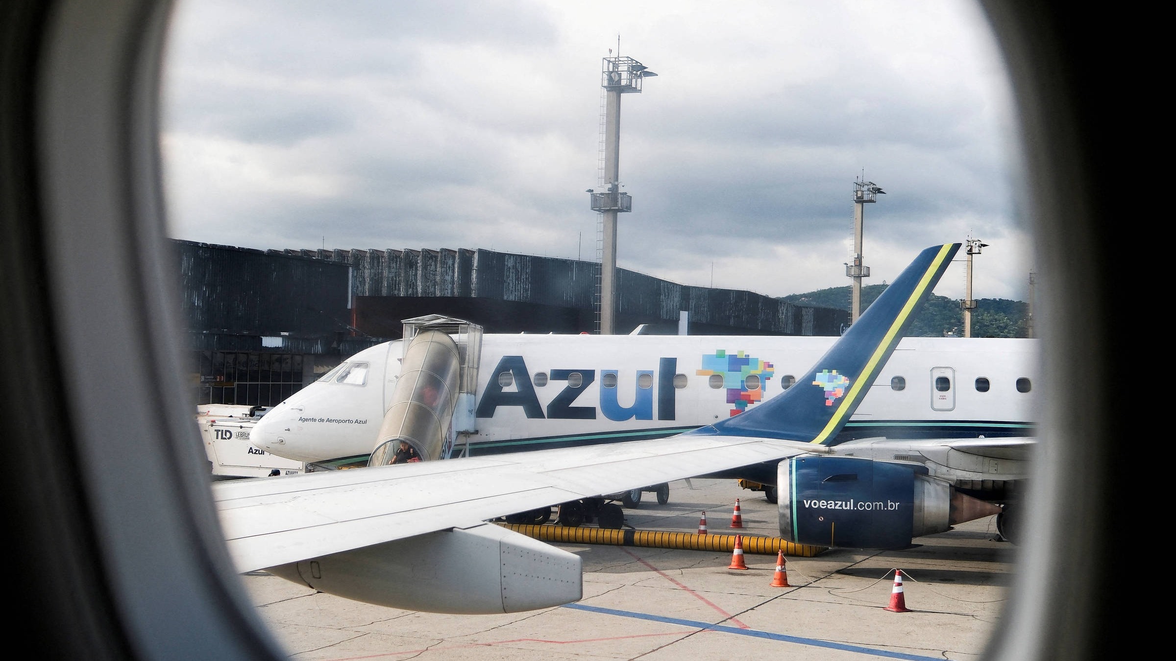 Pânico em Alto Mar: Avião da Azul faz Pouso de Emergência após Suspeita de Bomba