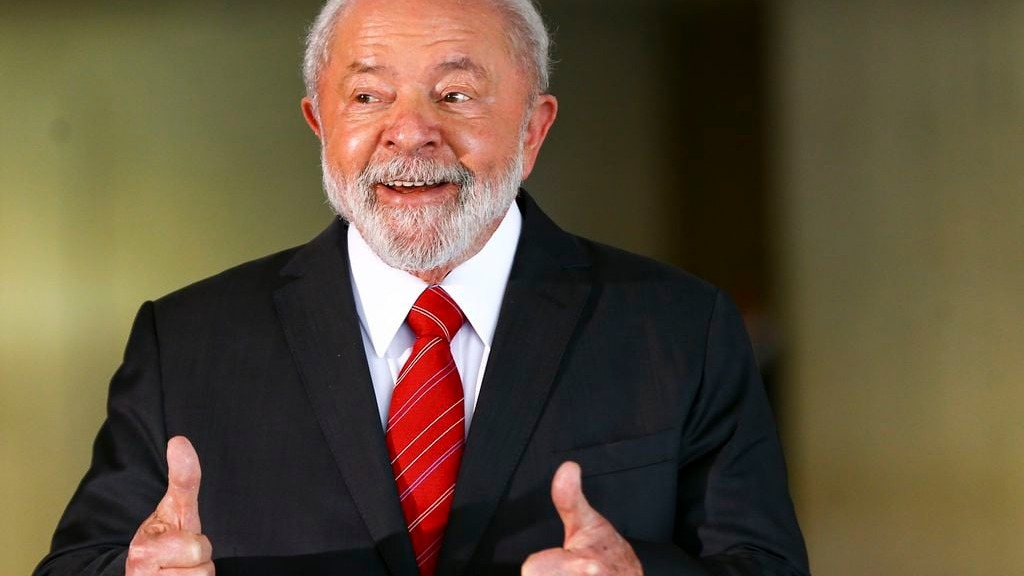 Mais Médicos em Xeque e a Colisão Digital: Governo Lula Responde a Desafios