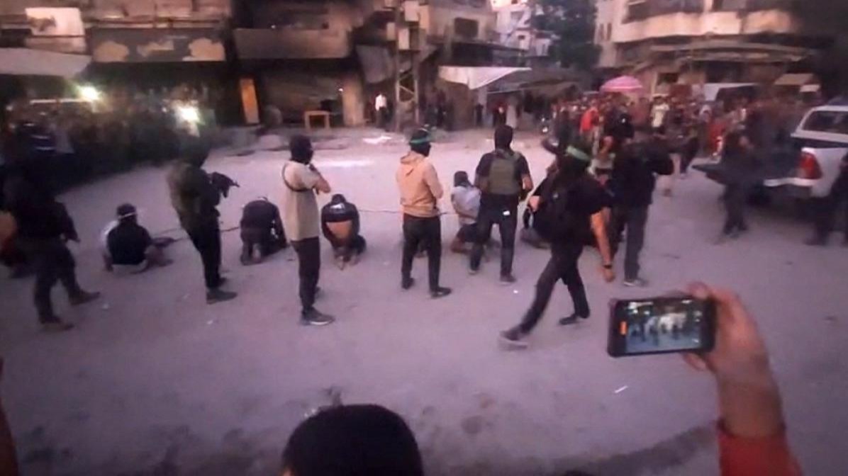 Choque em Gaza: Hamas Executa Oito Homens em Rua Movimentada para &apos;Restaurar a Ordem&apos; Pós-Cessar-Fogo