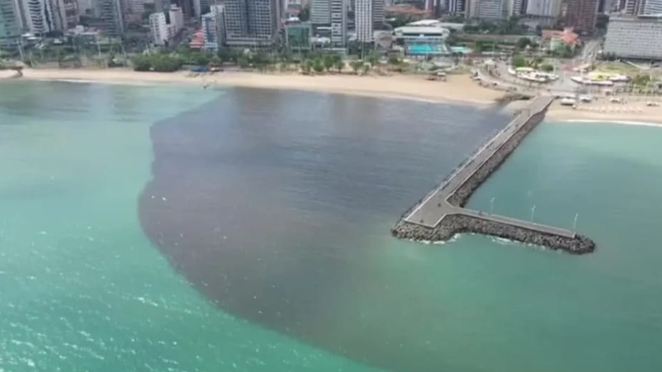 Imagem da notícia: Quando a chuva cai, a mancha aparece: o mar escuro que insiste em denunciar Fortaleza