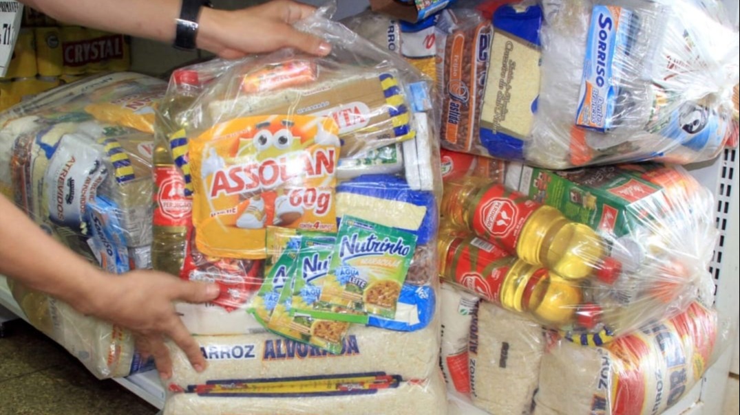 Imagem de destaque: CUSTO DA CESTA BÁSICA CAI EM FORTALEZA E ALIVIA ORÇAMENTO, MAS FAMÍLIAS AINDA SENTEM PESO NO BOLSO