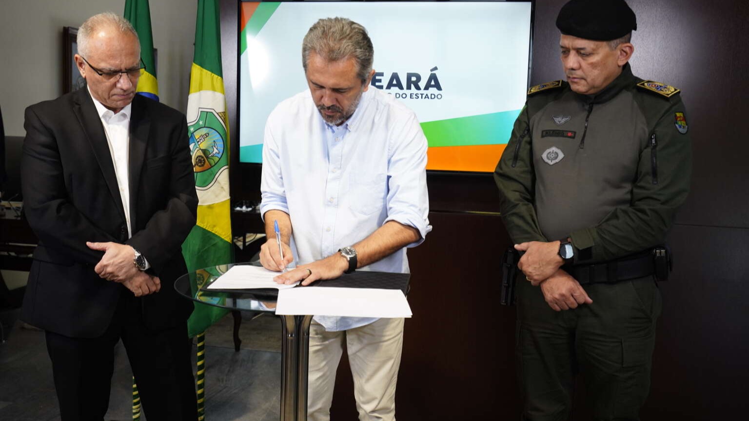 Governador do Ceará reforça apoio a forças de segurança em meio a onda de violência