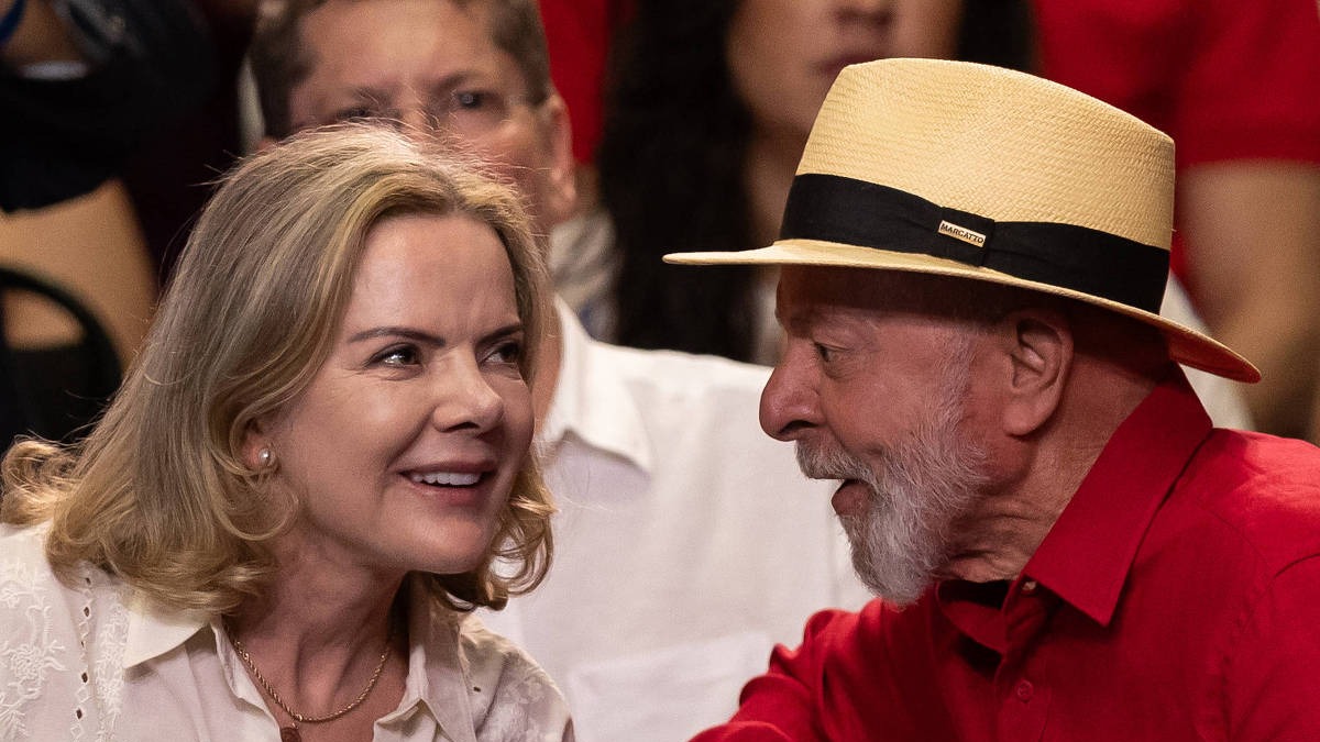 Empréstimo do Lula gera controvérsia e ações legais. Gleisi Hoffmann apaga vídeos.