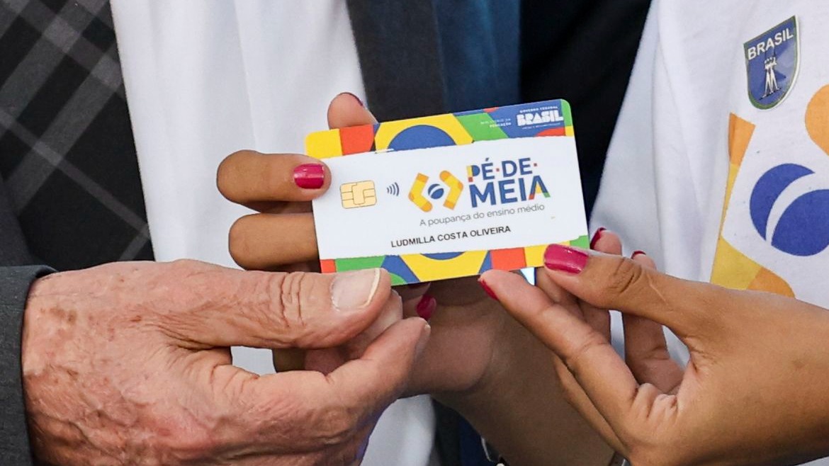 Grana Extra na Conta! Pé-de-Meia Começa a Pagar R$ 200 para Estudantes do Ensino Médio!