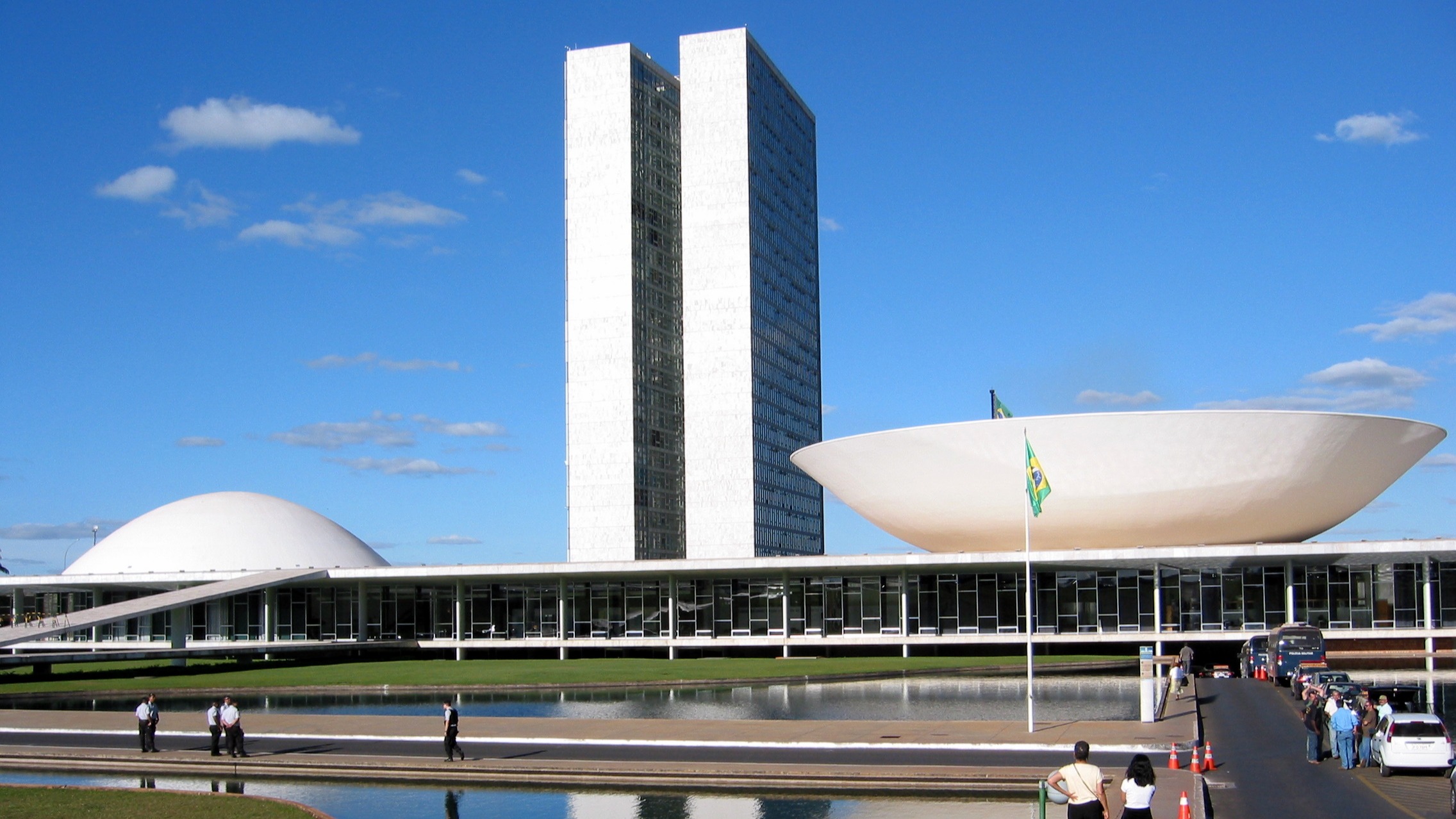 Imposto de Renda: Projeto de isenção para quem ganha até R$ 5 mil gera debate e promessa de aumento salarial