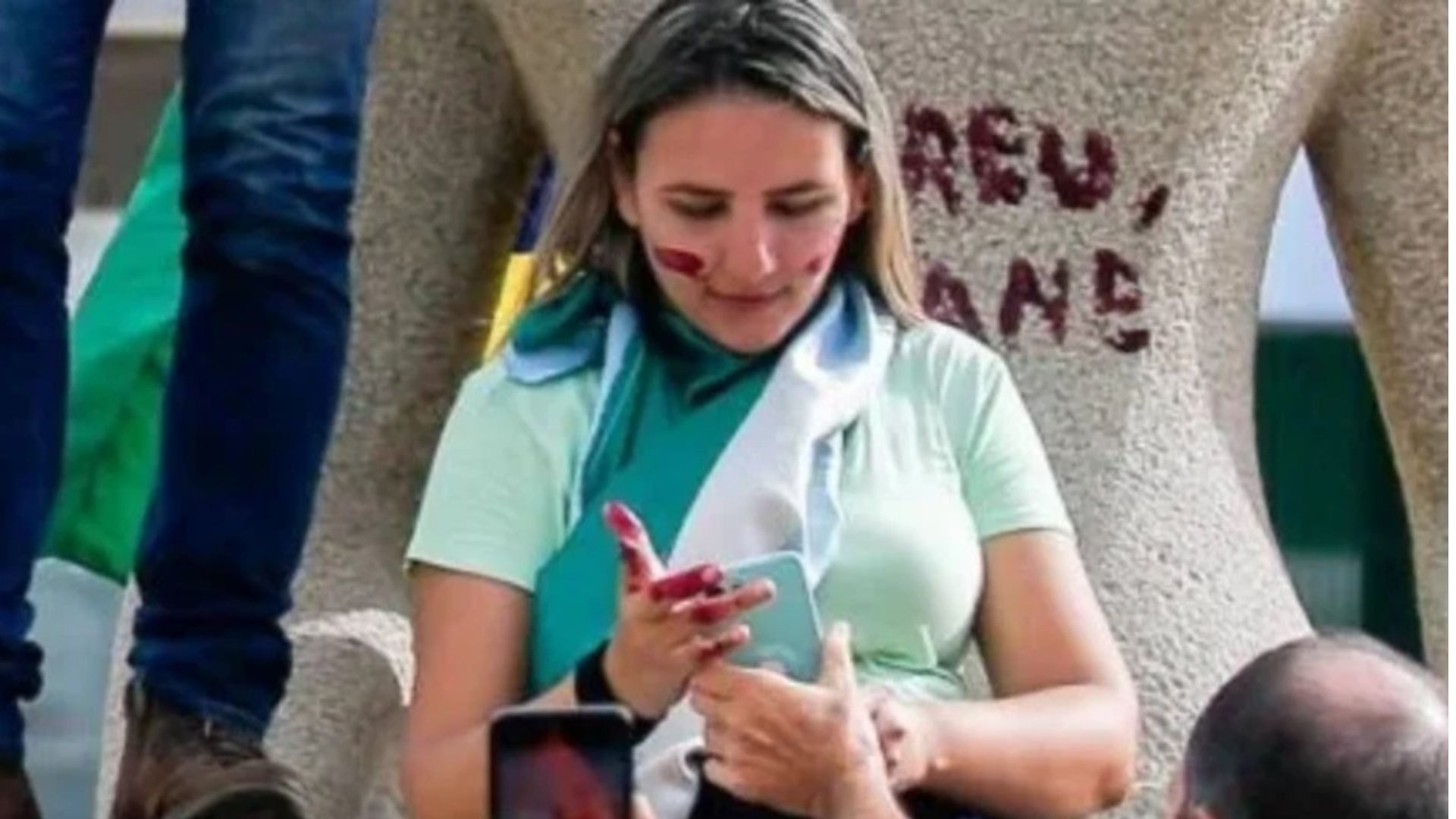 Julgamento histórico: Débora pede perdão e enfrenta 14 anos de prisão