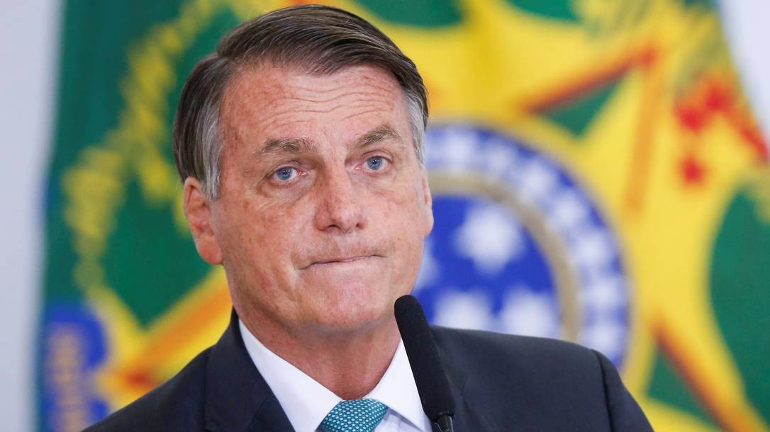 Pesquisa revela divisão histórica sobre julgamento de Bolsonaro