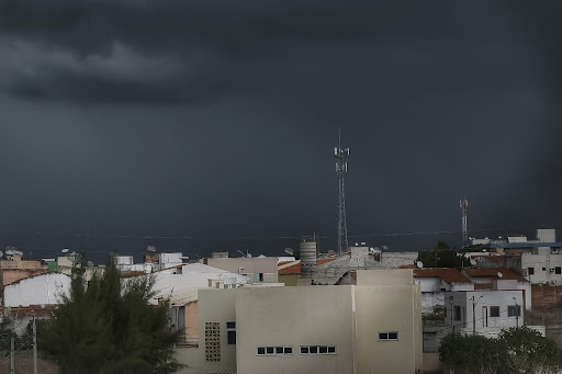 Alerta Geral no Ceará: 100 cidades, incluindo Fortaleza, em risco com chuvas intensas; confira a lista