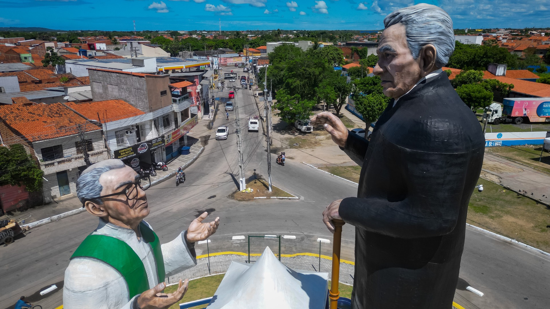 Maracanaú celebra a fé com monumento gigante a Padre Cícero e Monsenhor Murilo
