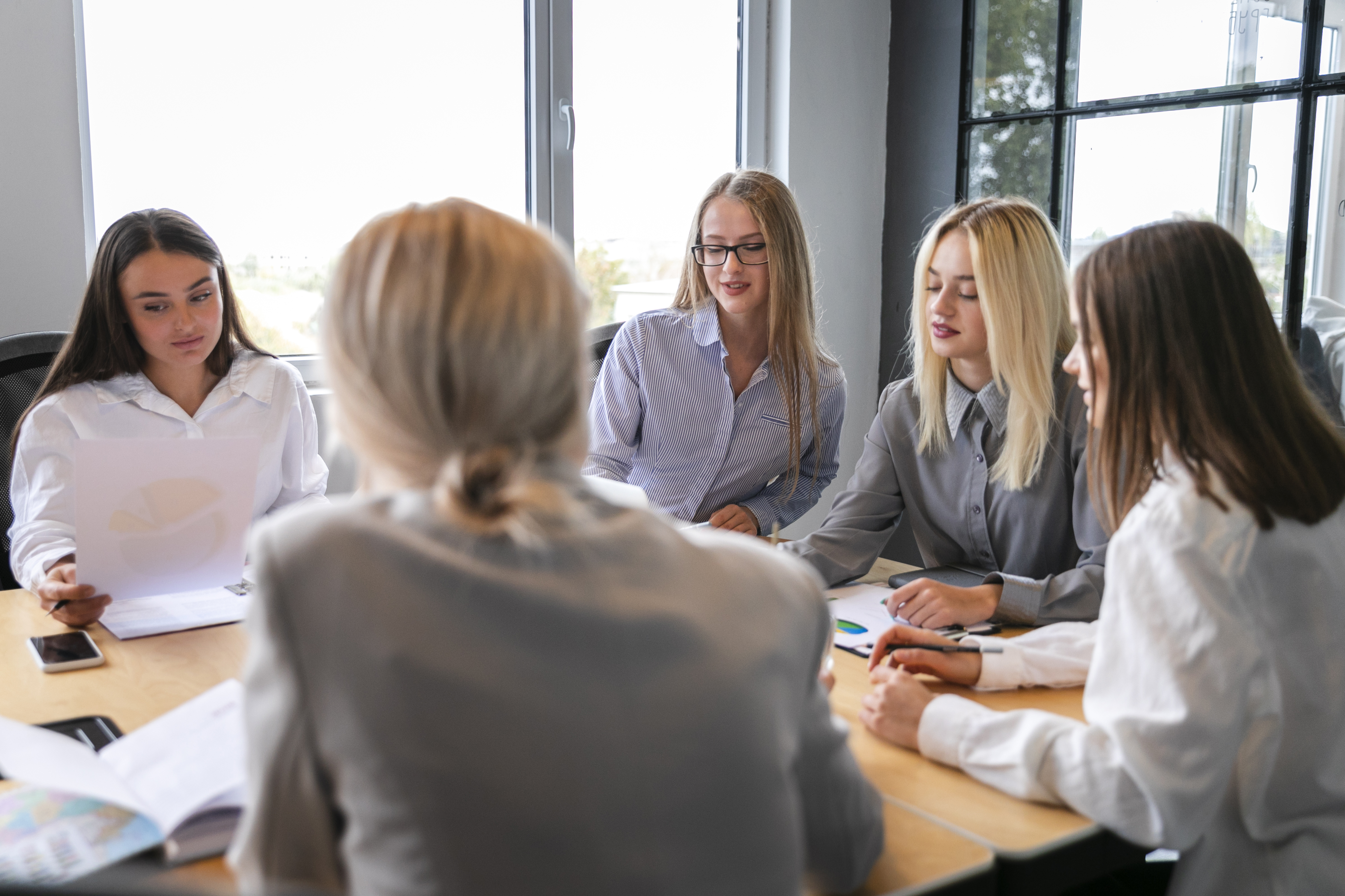 Diferença Salarial Persiste: Mulheres em Cargos de Liderança Recebem R$ 40 Mil a Menos por Ano, Segundo Dieese