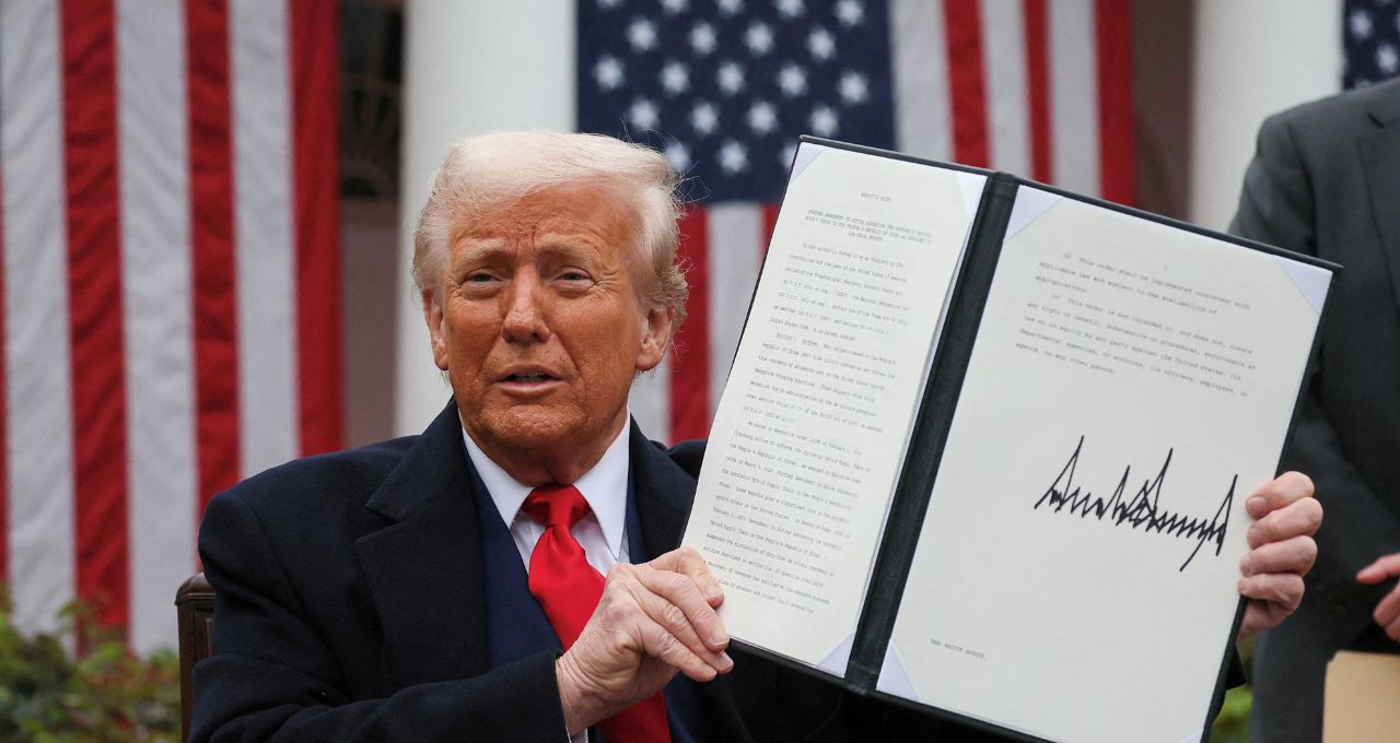 Trump Declara "Dia da Libertação" e Impõe Tarifas: Brasil na Mira